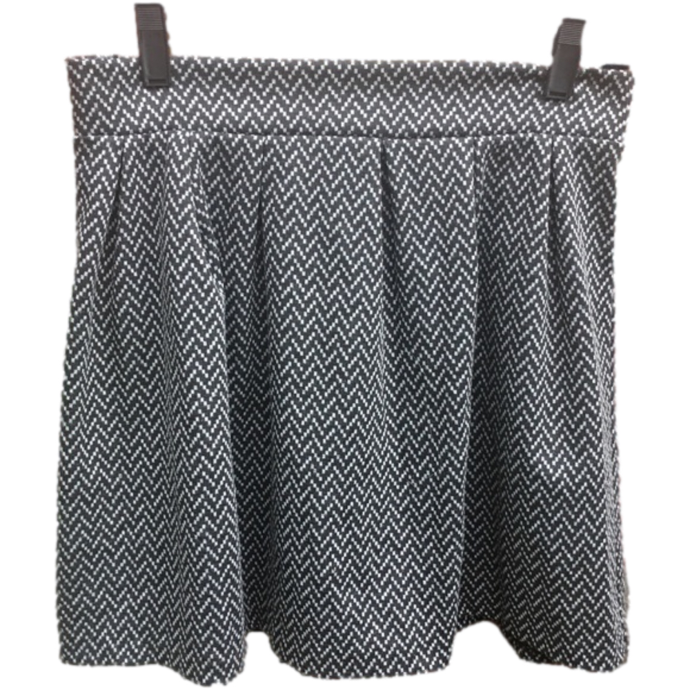 Candies Size 9 black & white skirt